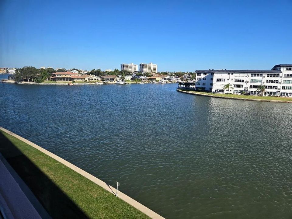 Active With Contract: $1,800 (1 beds, 1 baths, 1060 Square Feet)