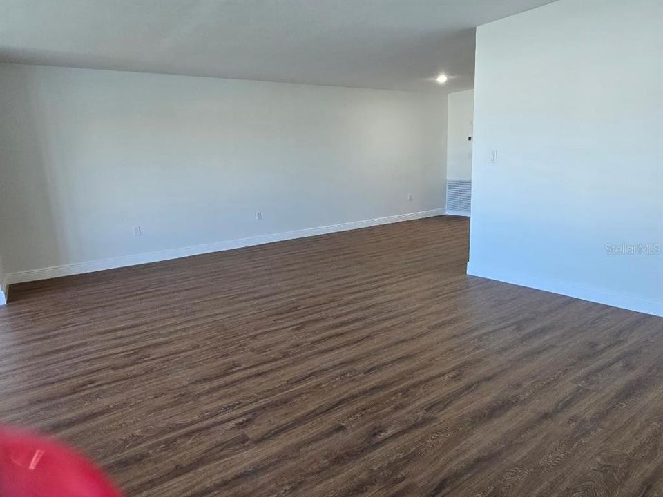 Active With Contract: $1,800 (1 beds, 1 baths, 1060 Square Feet)
