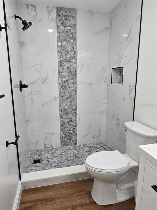 Active With Contract: $1,800 (1 beds, 1 baths, 1060 Square Feet)