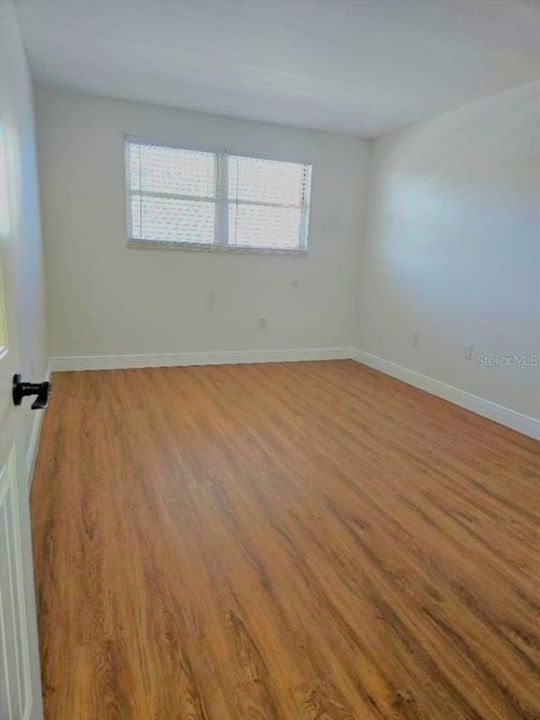 Active With Contract: $1,800 (1 beds, 1 baths, 1060 Square Feet)