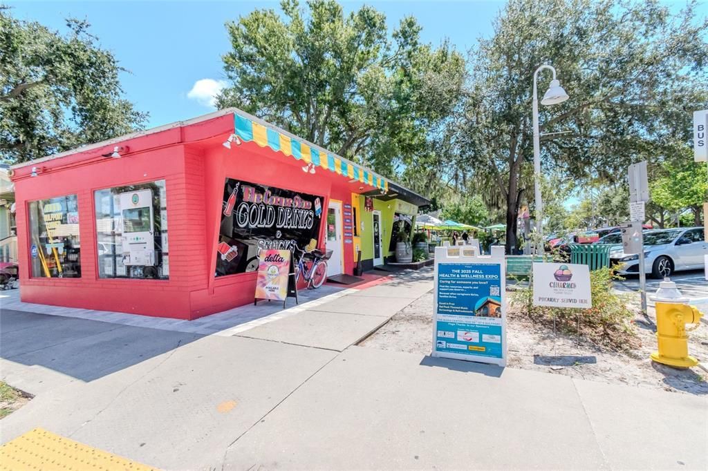 Active With Contract: $1,800 (1 beds, 1 baths, 1060 Square Feet)