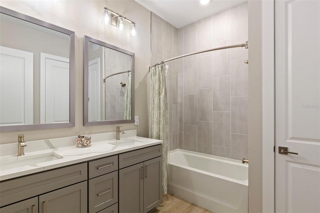 待售: $950,000 (4 贝兹, 4 浴室, 4022 平方英尺)