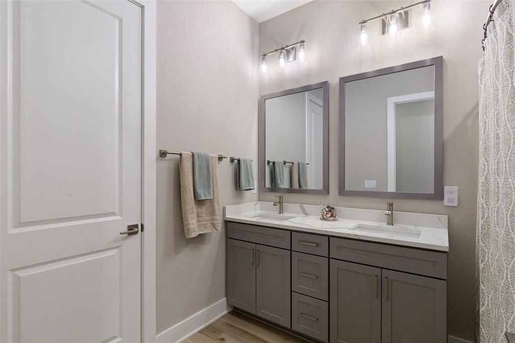 待售: $950,000 (4 贝兹, 4 浴室, 4022 平方英尺)