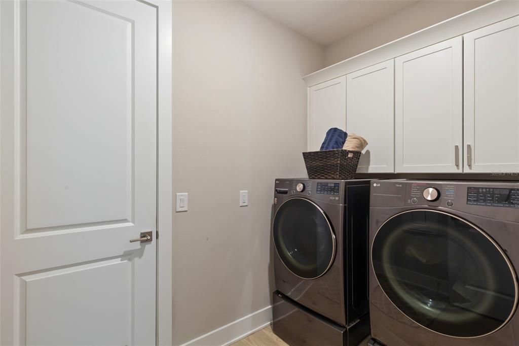 待售: $950,000 (4 贝兹, 4 浴室, 4022 平方英尺)