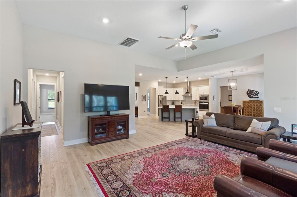 待售: $950,000 (4 贝兹, 4 浴室, 4022 平方英尺)