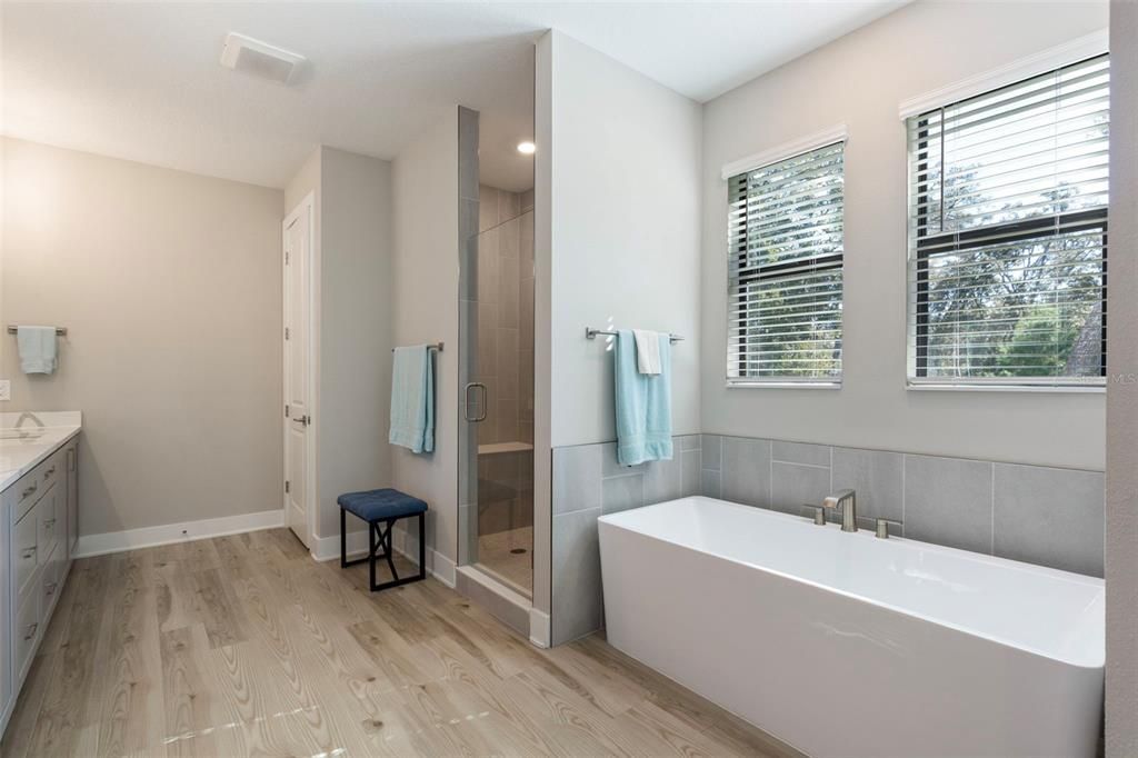 待售: $950,000 (4 贝兹, 4 浴室, 4022 平方英尺)