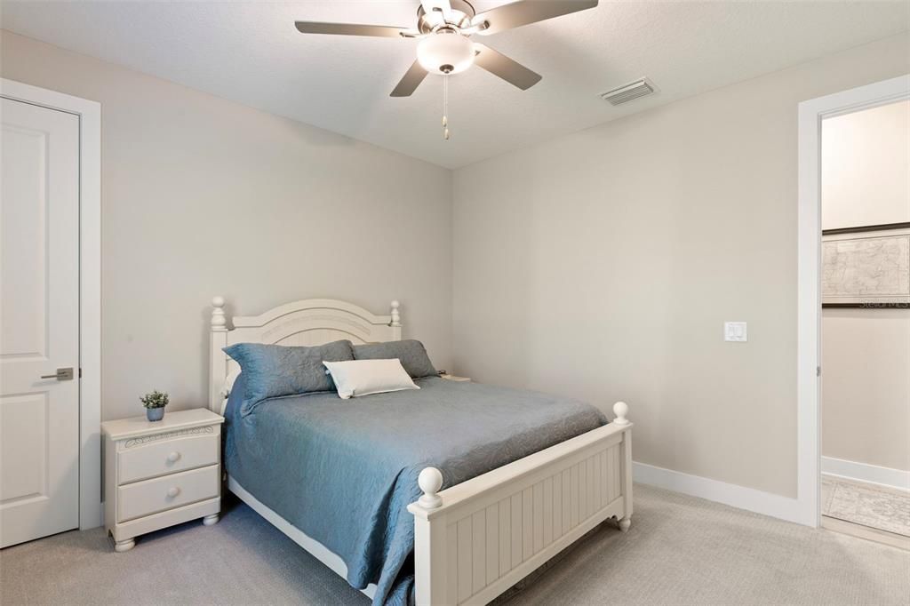 待售: $950,000 (4 贝兹, 4 浴室, 4022 平方英尺)