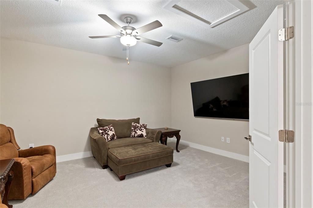 待售: $950,000 (4 贝兹, 4 浴室, 4022 平方英尺)