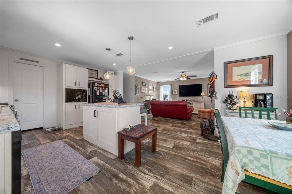 En Venta: $344,900 (3 camas, 2 baños, 1304 Pies cuadrados)