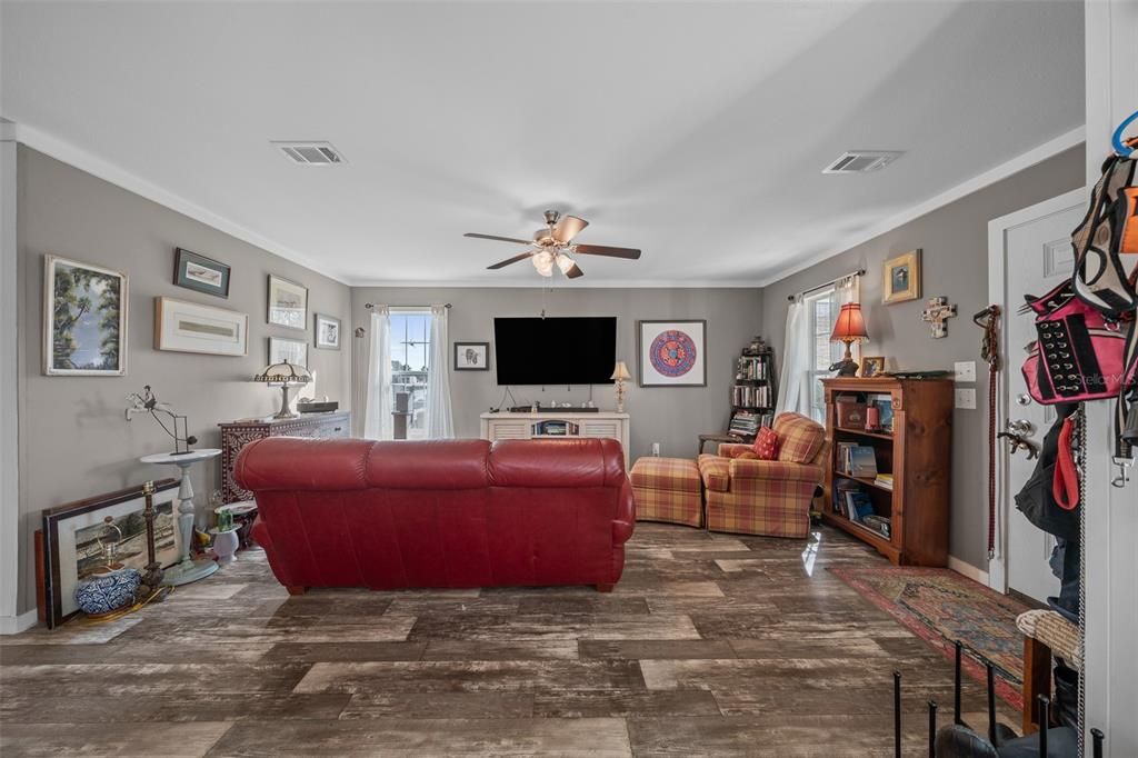 En Venta: $344,900 (3 camas, 2 baños, 1304 Pies cuadrados)