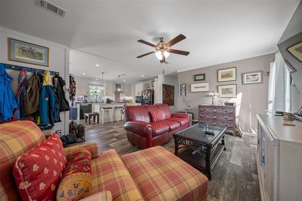 En Venta: $344,900 (3 camas, 2 baños, 1304 Pies cuadrados)