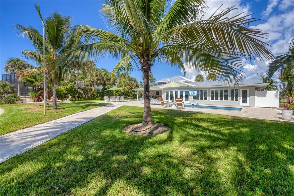 For Sale: $3,250,000 (5 beds, 3 baths, 3919 Square Feet)