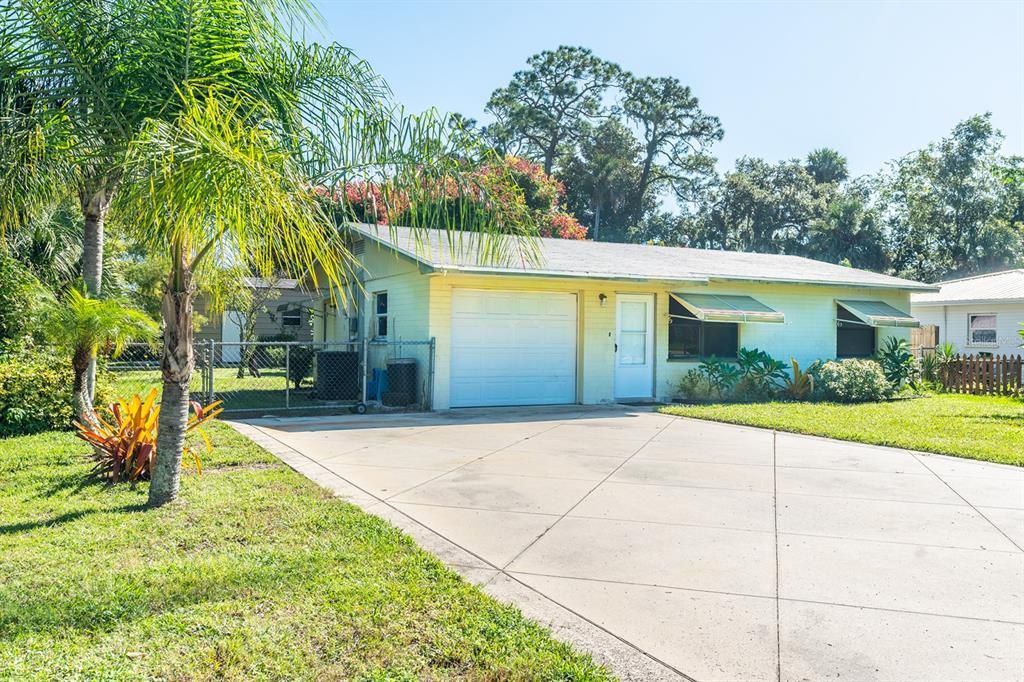 For Sale: $279,000 (2 beds, 1 baths, 780 Square Feet)