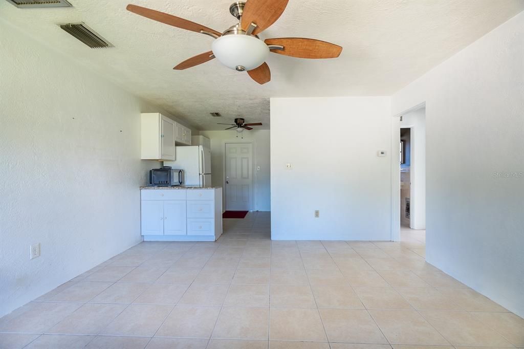 For Sale: $279,000 (2 beds, 1 baths, 780 Square Feet)