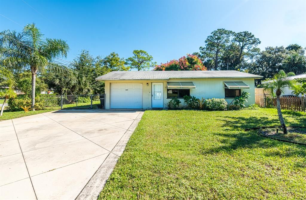 For Sale: $279,000 (2 beds, 1 baths, 780 Square Feet)