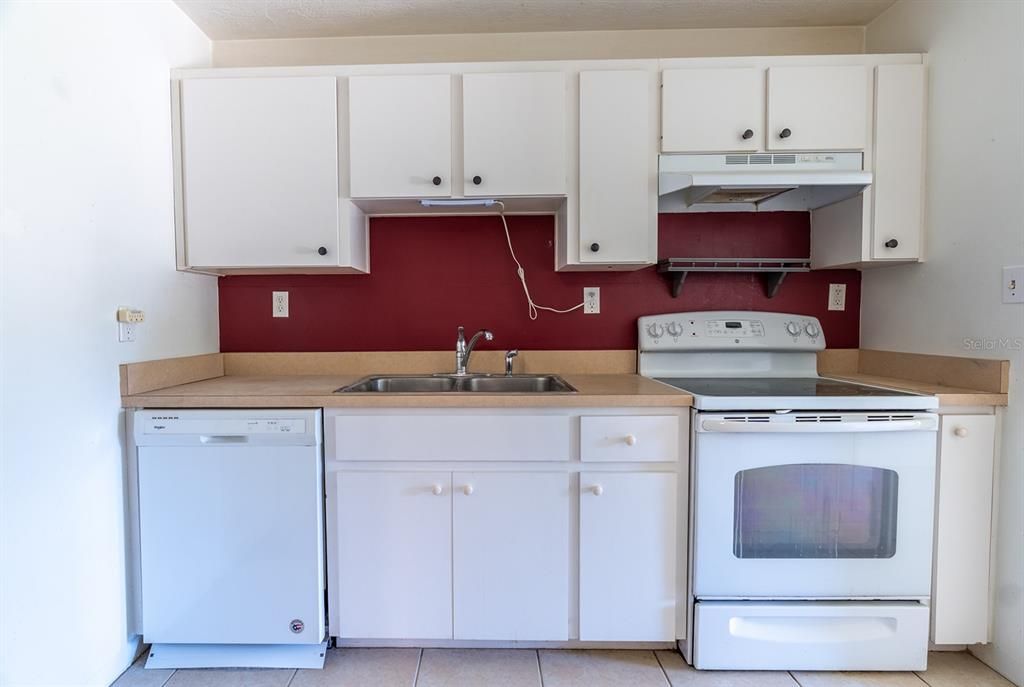 For Sale: $279,000 (2 beds, 1 baths, 780 Square Feet)