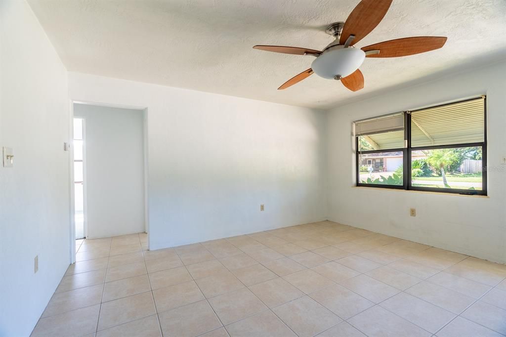 For Sale: $279,000 (2 beds, 1 baths, 780 Square Feet)