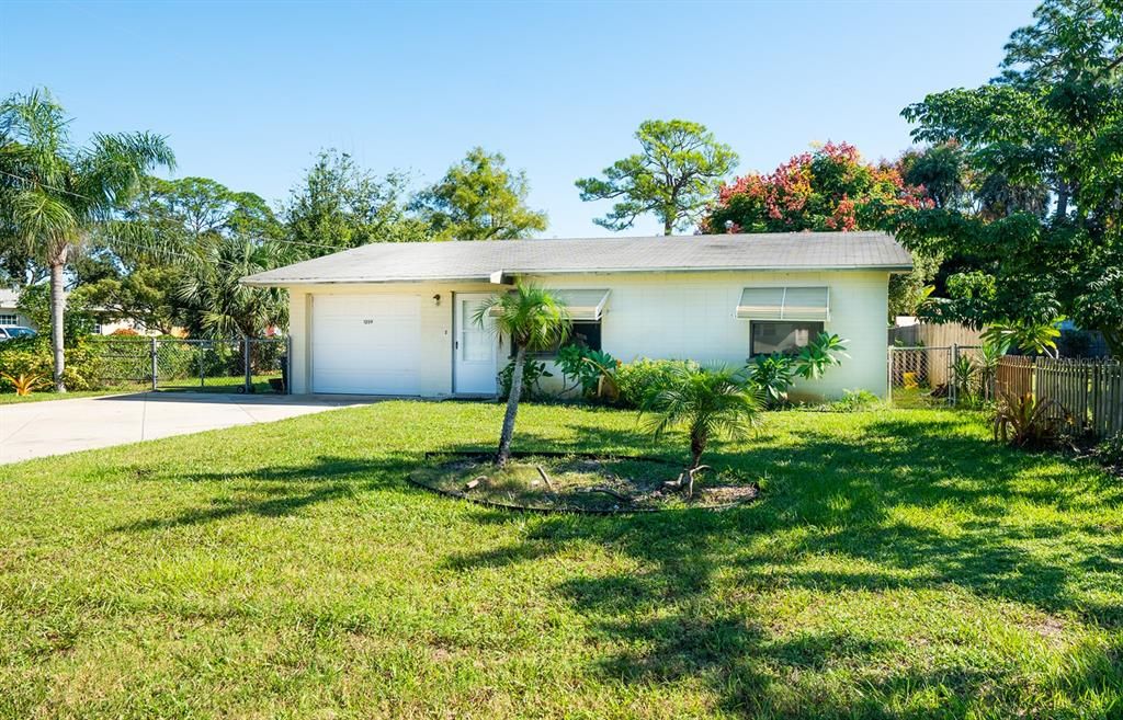 For Sale: $279,000 (2 beds, 1 baths, 780 Square Feet)