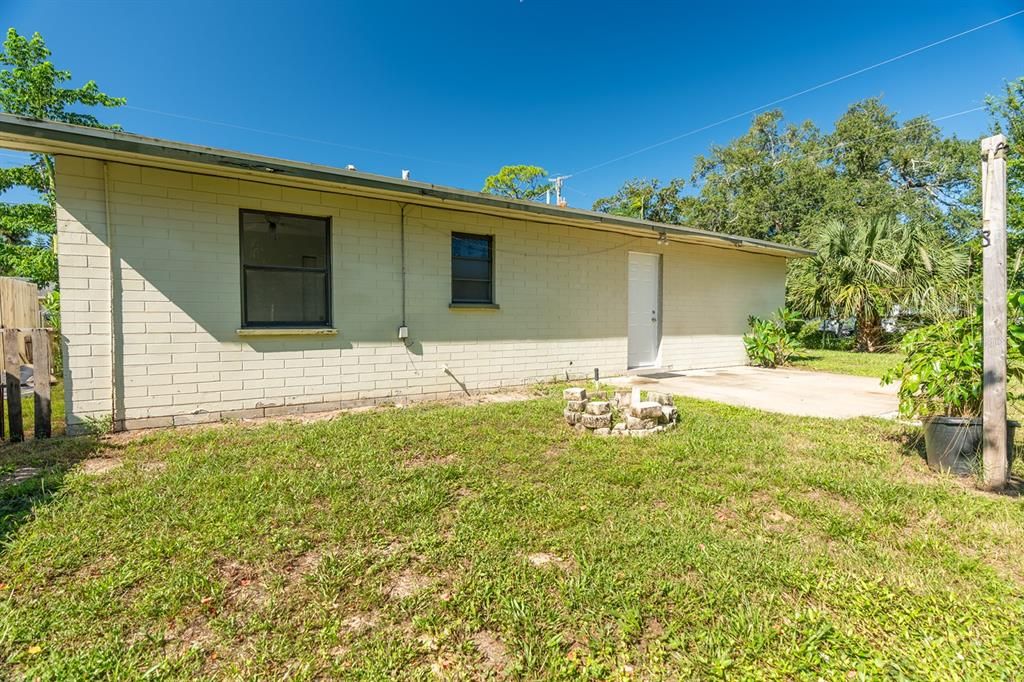 For Sale: $279,000 (2 beds, 1 baths, 780 Square Feet)