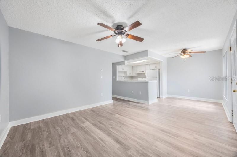 出租: $1,895 (2 贝兹, 1 浴室, 14910 平方英尺)