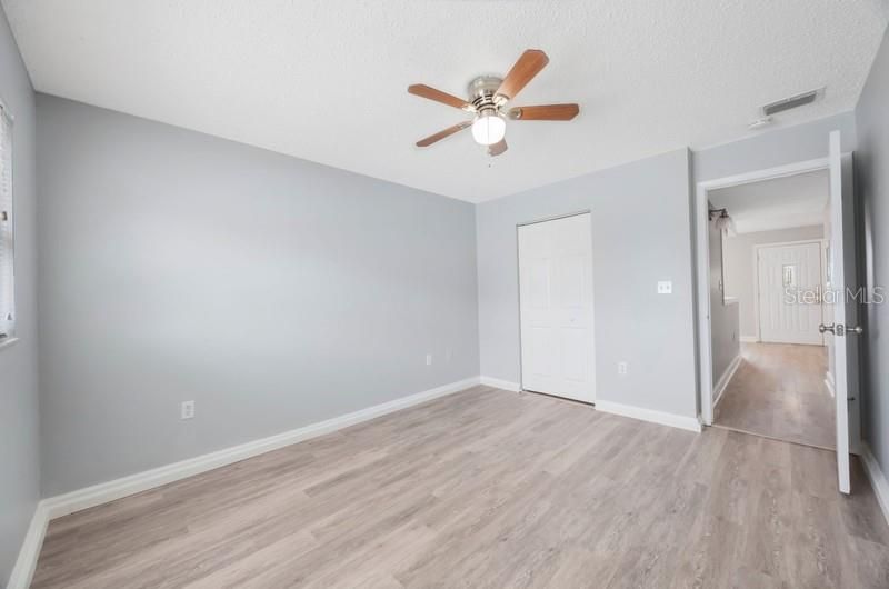 出租: $1,895 (2 贝兹, 1 浴室, 14910 平方英尺)