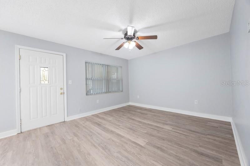 出租: $1,895 (2 贝兹, 1 浴室, 14910 平方英尺)