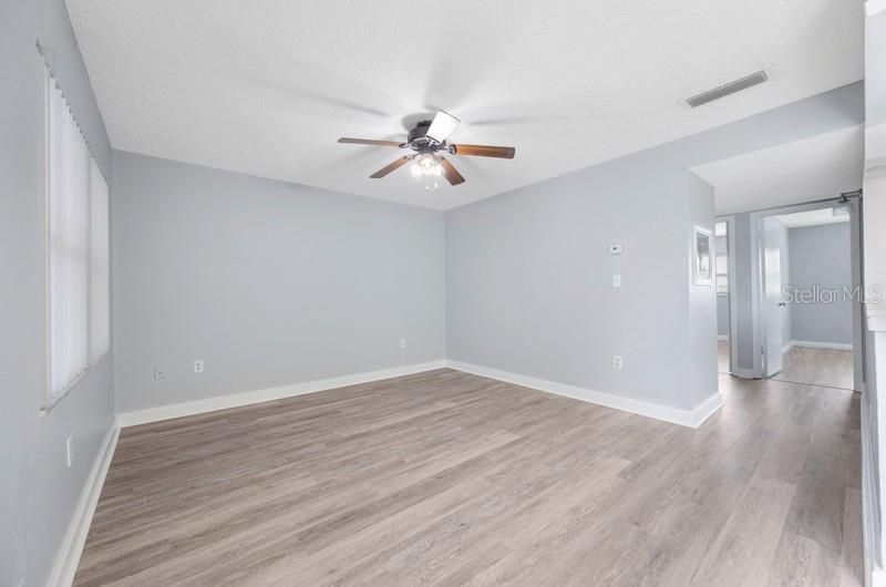 出租: $1,895 (2 贝兹, 1 浴室, 14910 平方英尺)