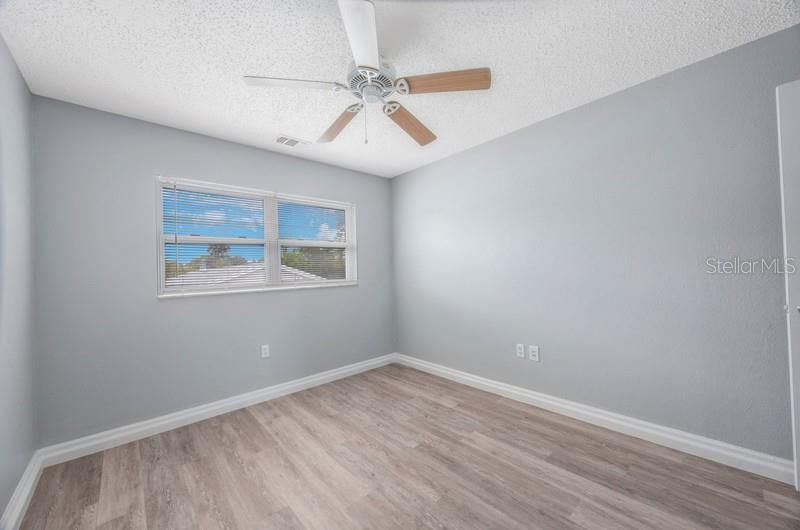 出租: $1,895 (2 贝兹, 1 浴室, 14910 平方英尺)