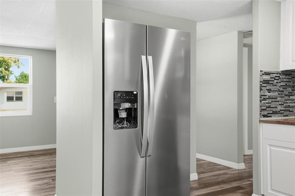 合同活跃: $199,000 (2 贝兹, 1 浴室, 898 平方英尺)