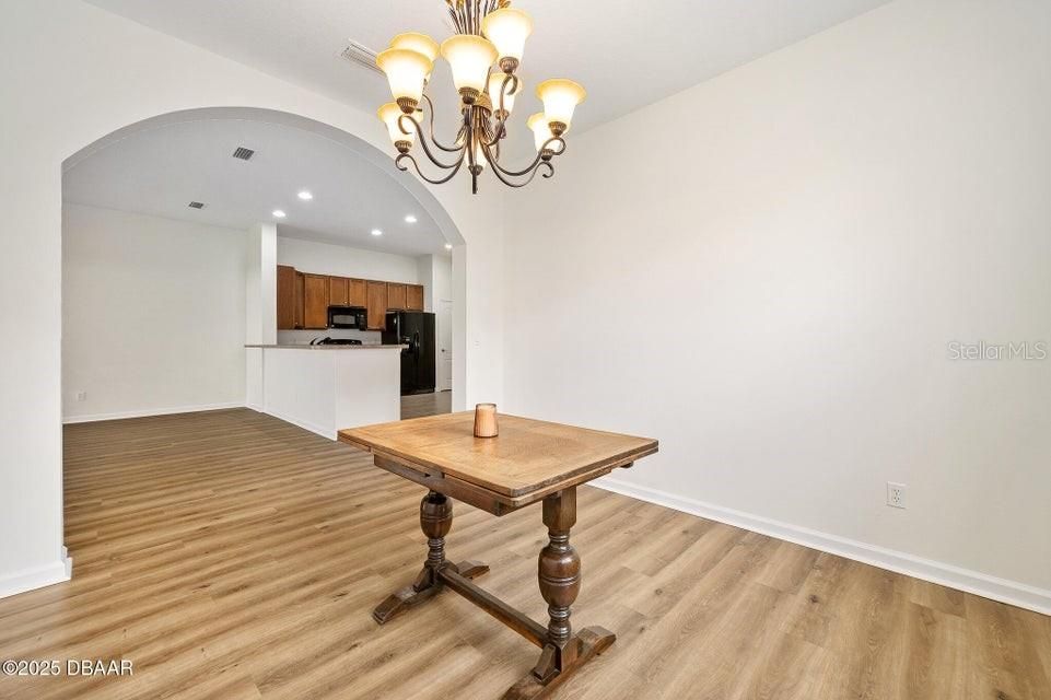 待售: $299,900 (2 贝兹, 2 浴室, 1632 平方英尺)