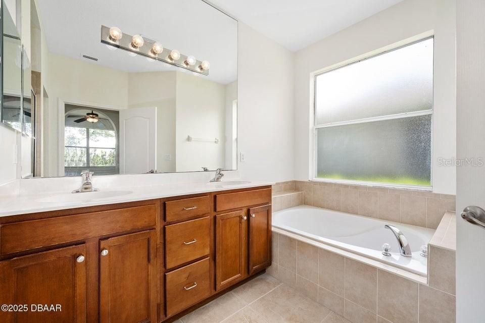 待售: $299,900 (2 贝兹, 2 浴室, 1632 平方英尺)