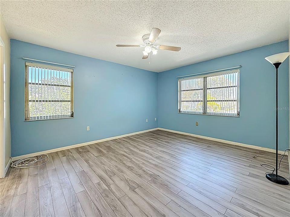 Activo con contrato: $115,000 (2 camas, 1 baños, 1087 Pies cuadrados)