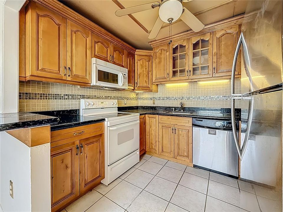 Activo con contrato: $115,000 (2 camas, 1 baños, 1087 Pies cuadrados)