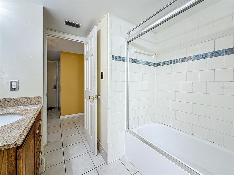 Activo con contrato: $115,000 (2 camas, 1 baños, 1087 Pies cuadrados)