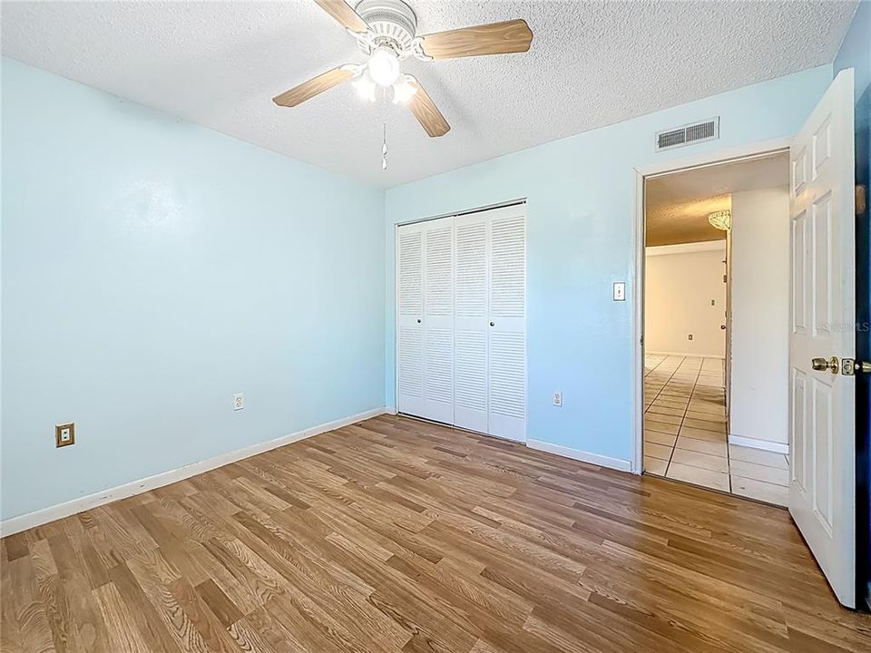 Activo con contrato: $115,000 (2 camas, 1 baños, 1087 Pies cuadrados)