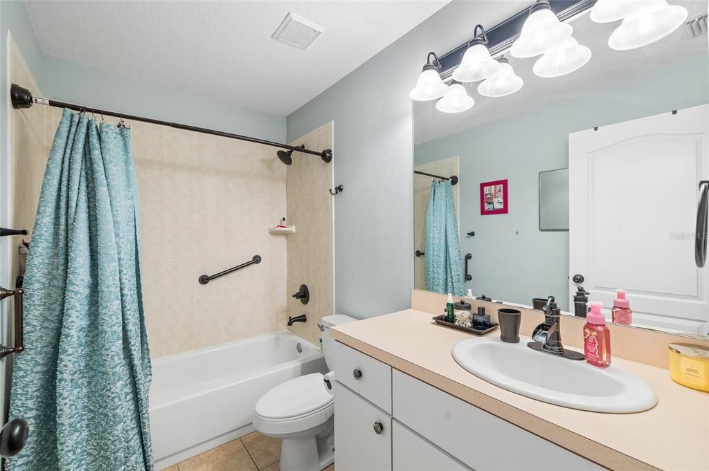 На продажу: $340,000 (3 спален, 2 ванн, 1660 Квадратных фут)