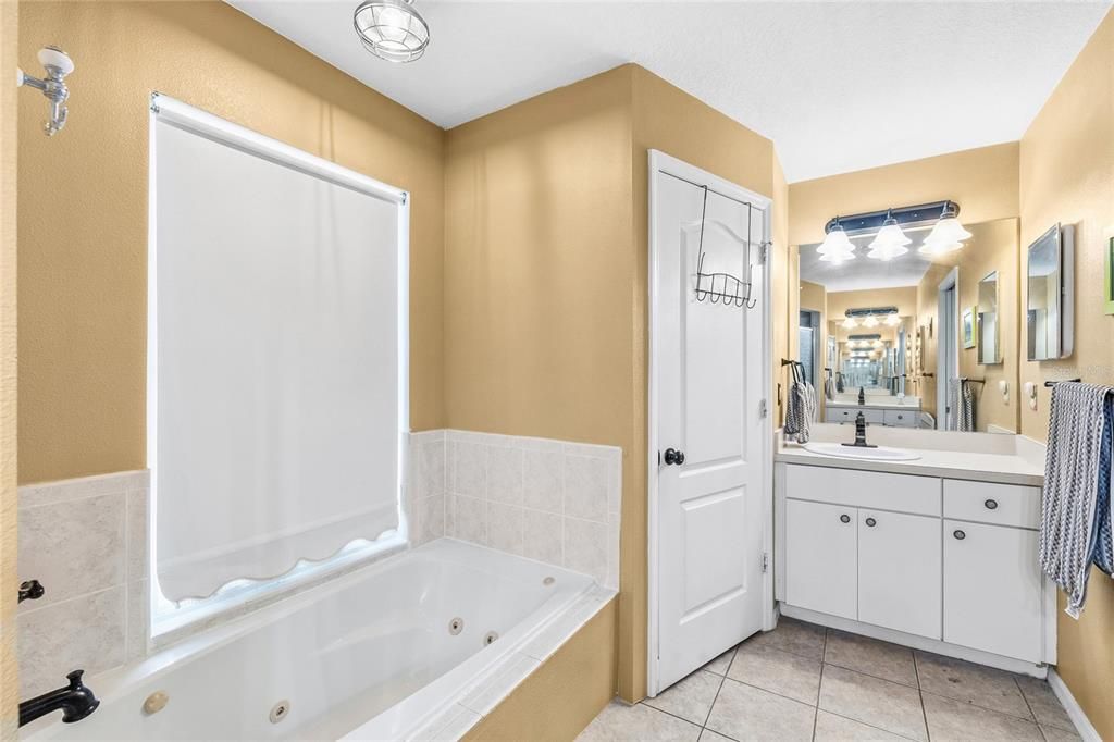 На продажу: $340,000 (3 спален, 2 ванн, 1660 Квадратных фут)