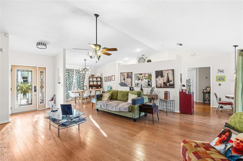 На продажу: $340,000 (3 спален, 2 ванн, 1660 Квадратных фут)