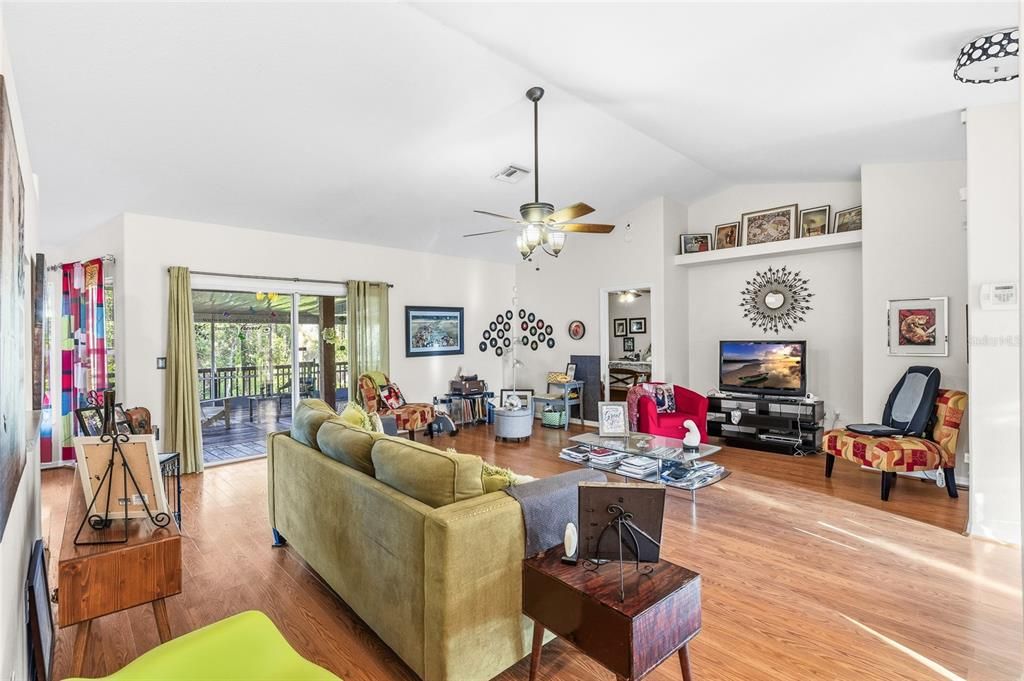 На продажу: $340,000 (3 спален, 2 ванн, 1660 Квадратных фут)