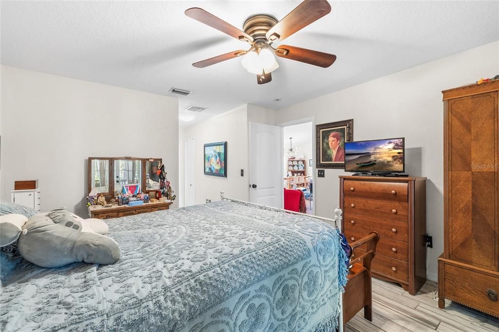 На продажу: $340,000 (3 спален, 2 ванн, 1660 Квадратных фут)