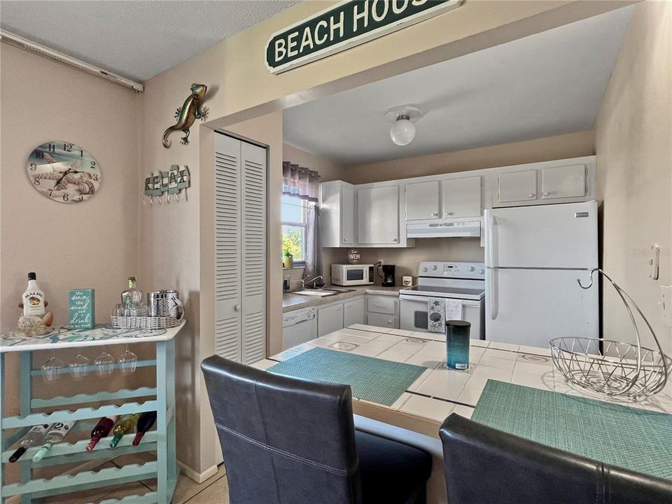 待售: $124,900 (1 贝兹, 1 浴室, 750 平方英尺)