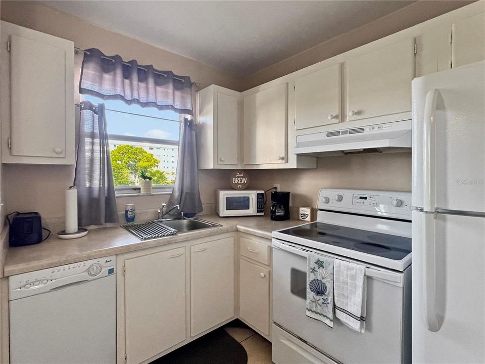 待售: $124,900 (1 贝兹, 1 浴室, 750 平方英尺)