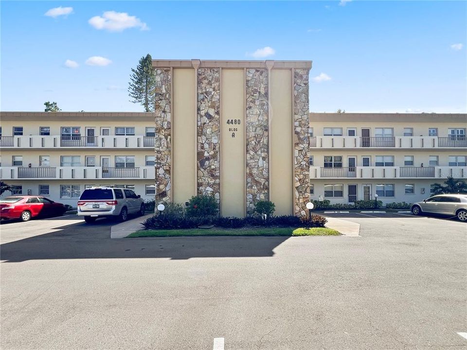 待售: $124,900 (1 贝兹, 1 浴室, 750 平方英尺)