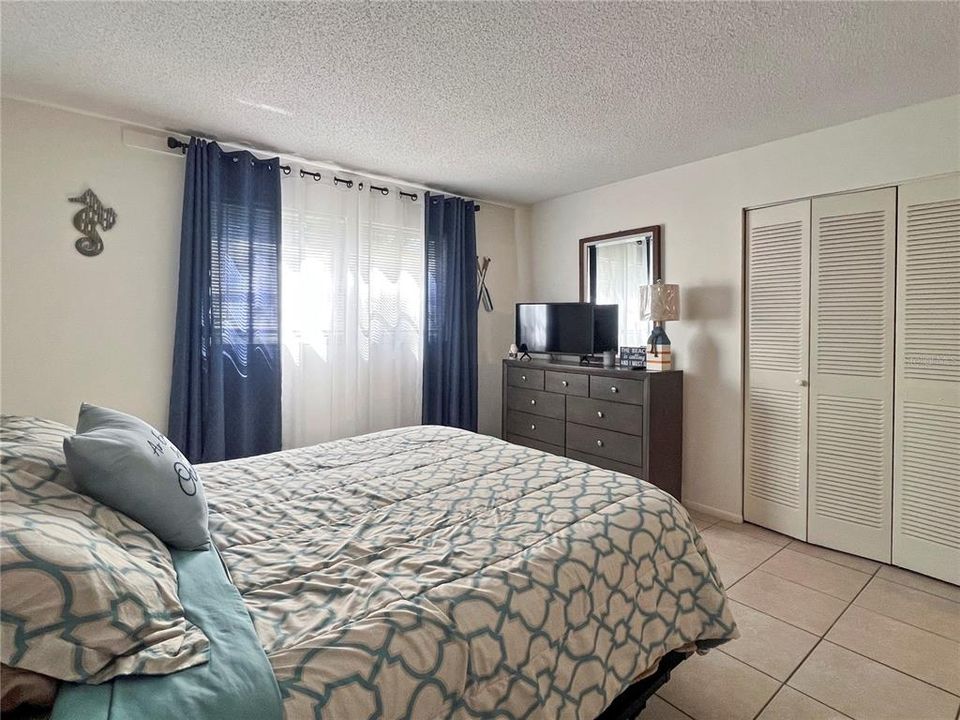 待售: $124,900 (1 贝兹, 1 浴室, 750 平方英尺)