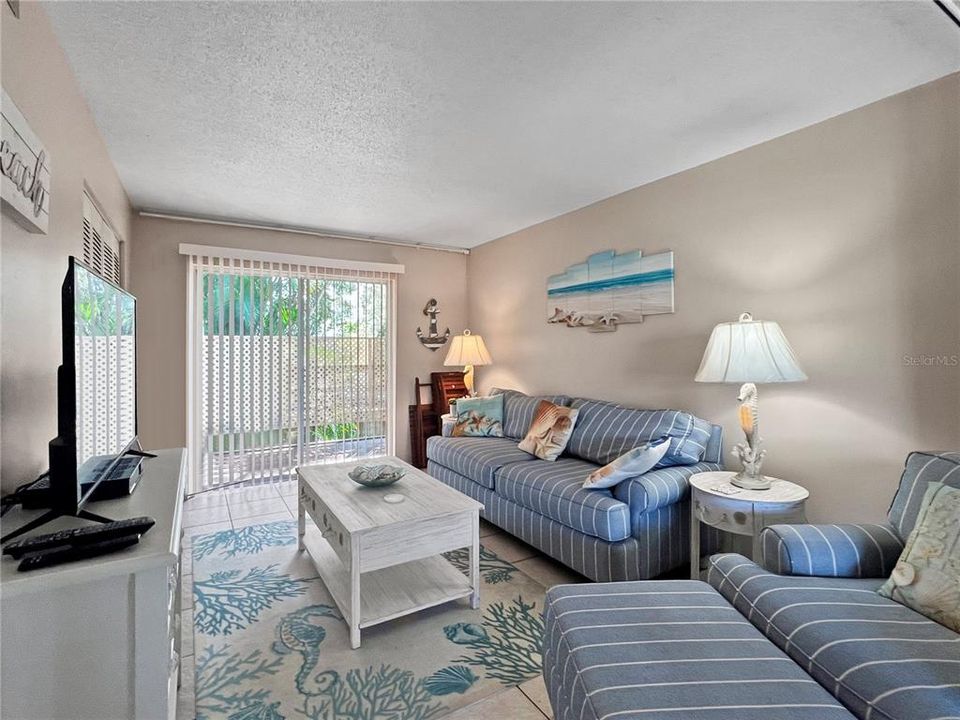 待售: $124,900 (1 贝兹, 1 浴室, 750 平方英尺)