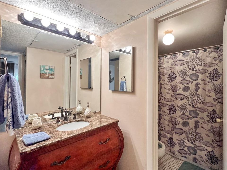 待售: $124,900 (1 贝兹, 1 浴室, 750 平方英尺)