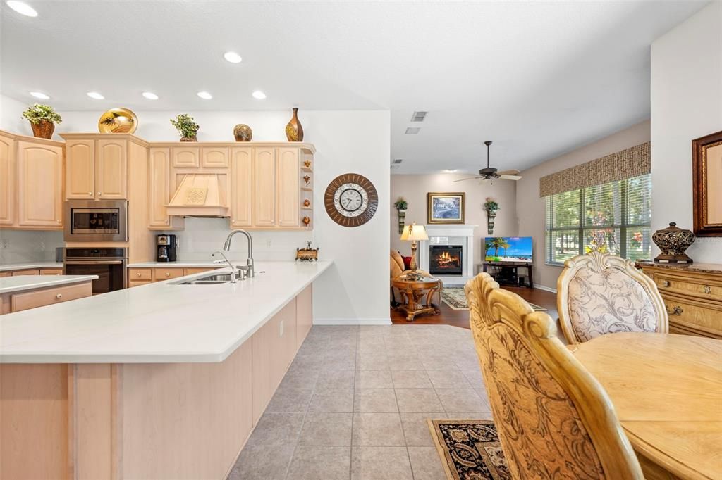 На продажу: $479,900 (3 спален, 2 ванн, 2503 Квадратных фут)