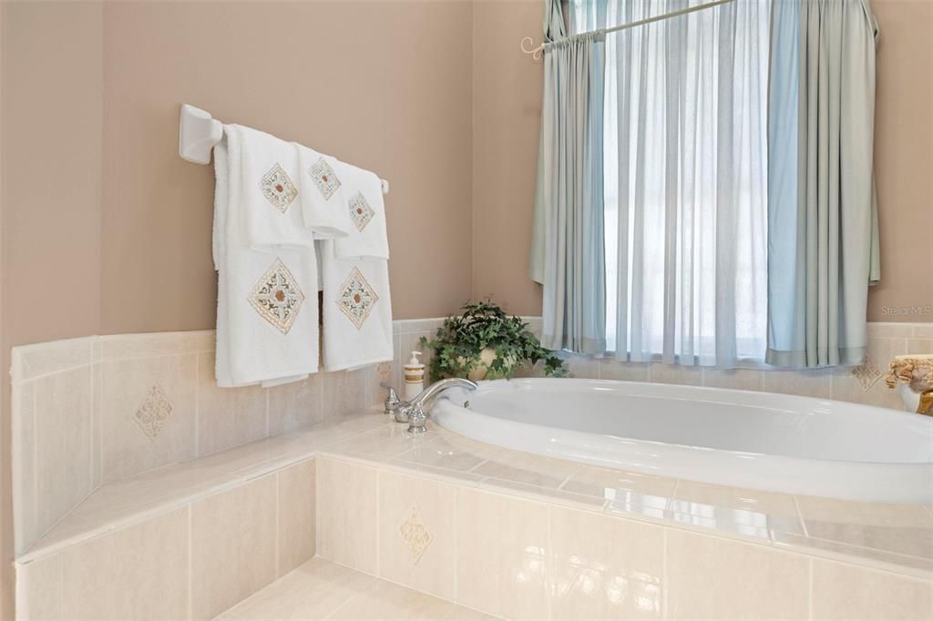 На продажу: $479,900 (3 спален, 2 ванн, 2503 Квадратных фут)