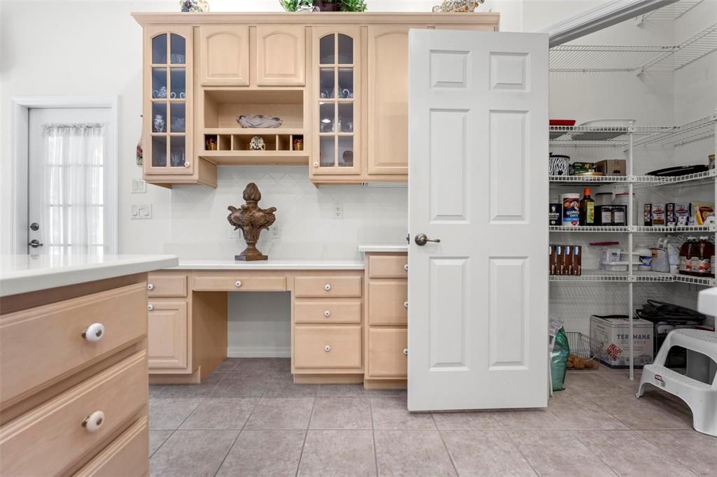 На продажу: $479,900 (3 спален, 2 ванн, 2503 Квадратных фут)