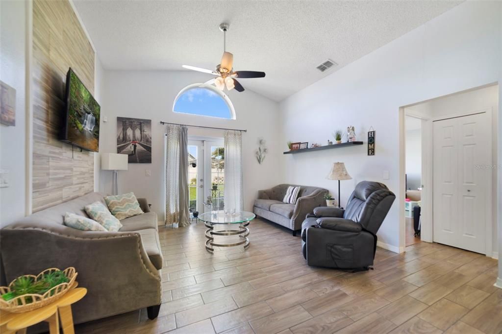 For Sale: $350,000 (3 beds, 2 baths, 1155 Square Feet)